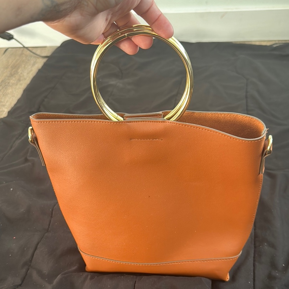 Elegant Tan Handbag with Gold Accents - Picture 3 of 4
